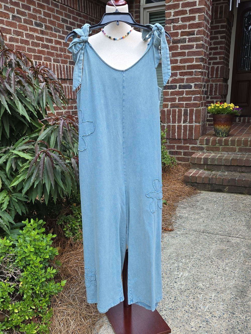 Easel Los Angeles Tie-Shoulder Jumpsuit